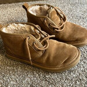 Like new Uggs Adult size 7